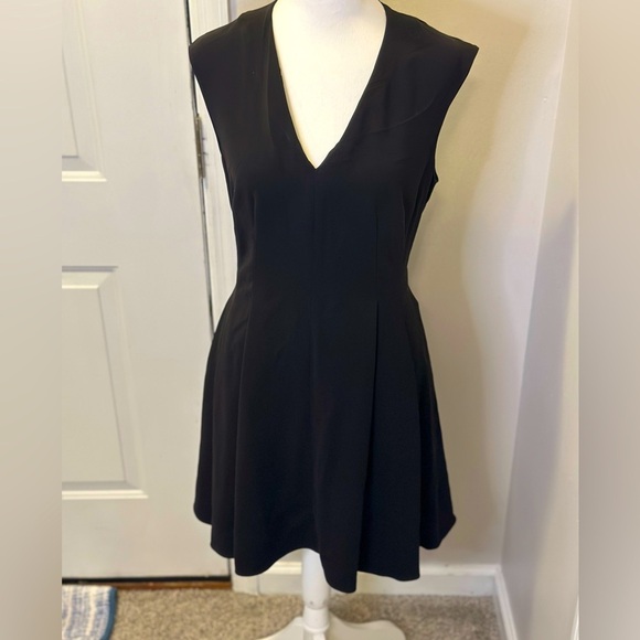 Theory Dresses & Skirts - Theory Black Sleeveless Dress women’s Size 6